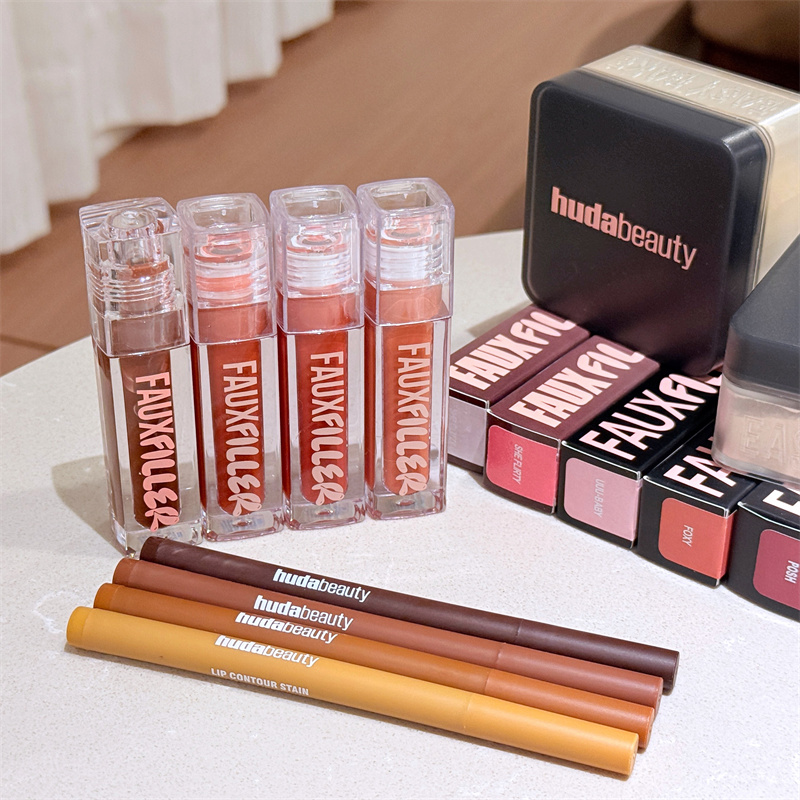 Beauty Huda Makeup - HudaBeauty Faux Filler Shiny Non-Sticky Lip