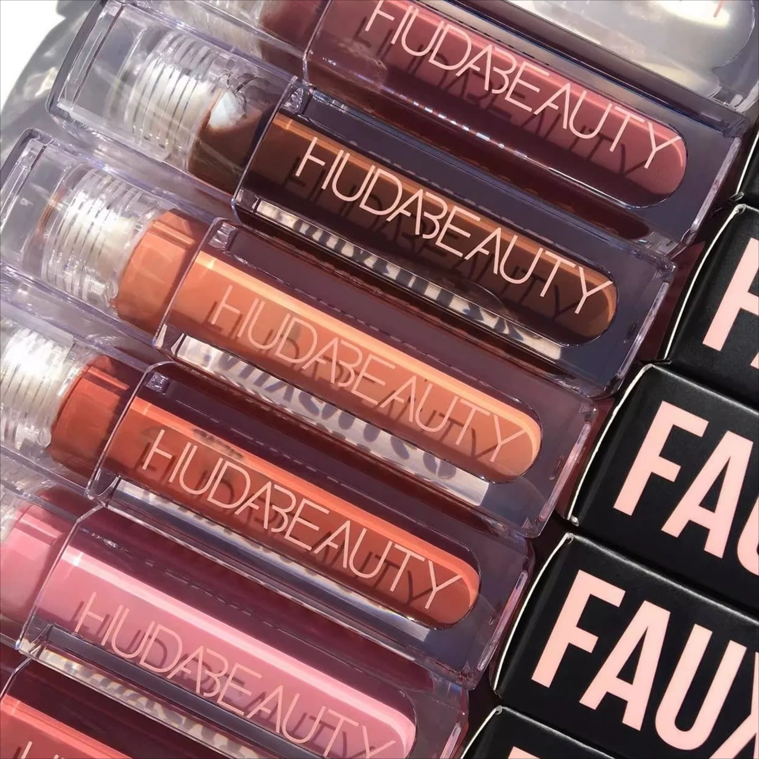 Huda Beauty Faux Filler Shiny  - Beauty Huda Makeup avaliação e preço